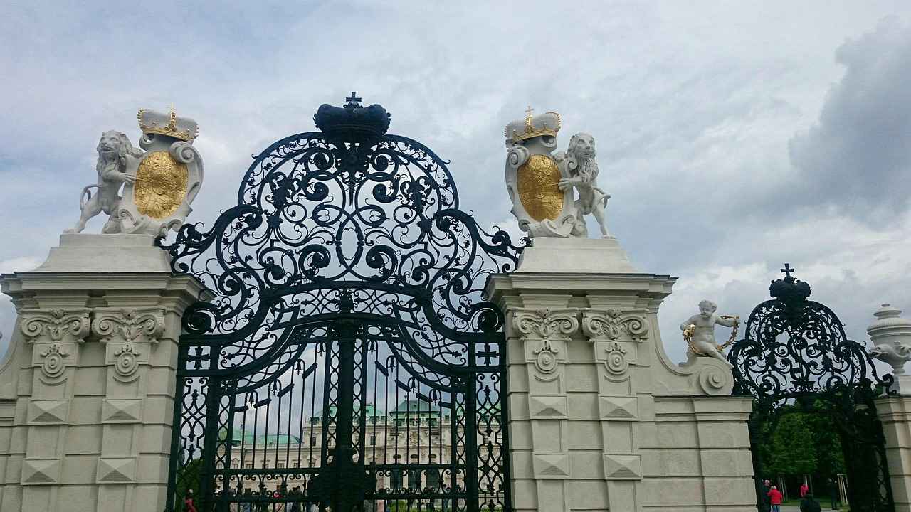 Caesar Style Haircut: How to Get the Timeless Roman Emperor Look Caesar Style Haircut: How to Get the Timeless Roman Emperor Look