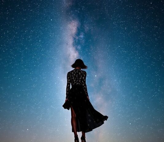 The Intersection of Fashion and Celestial Events: A Unique Style Perspective The Intersection of Fashion and Celestial Events: A Unique Style Perspective