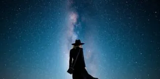 The Intersection of Fashion and Celestial Events: A Unique Style Perspective The Intersection of Fashion and Celestial Events: A Unique Style Perspective